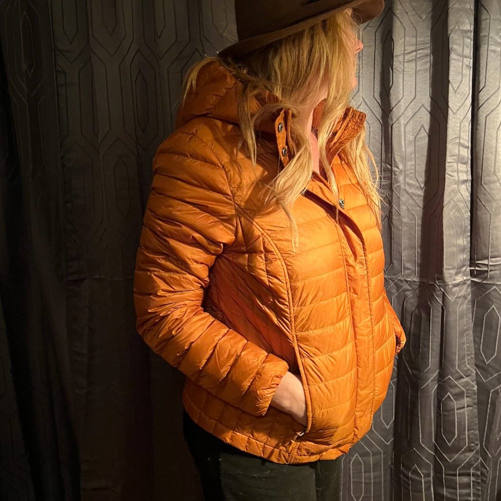 lightweight Puffer Jacket, stuffs into small pack, brand new  great color,